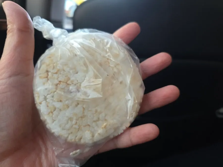 Puffed rice crackers given as a parting gift on the way out