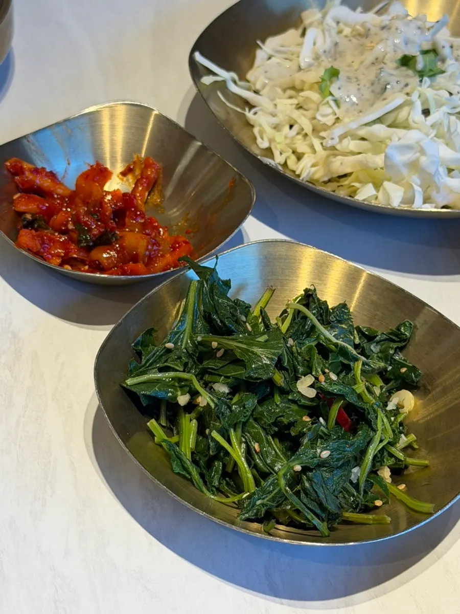 A serving robot bringing side dishes to the table