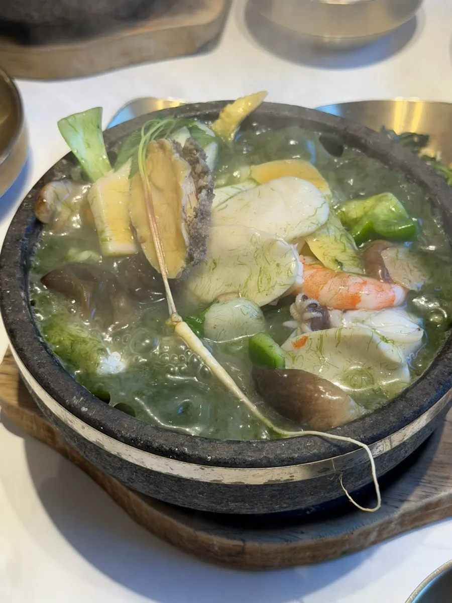 Scorched rice softened after soaking in the broth