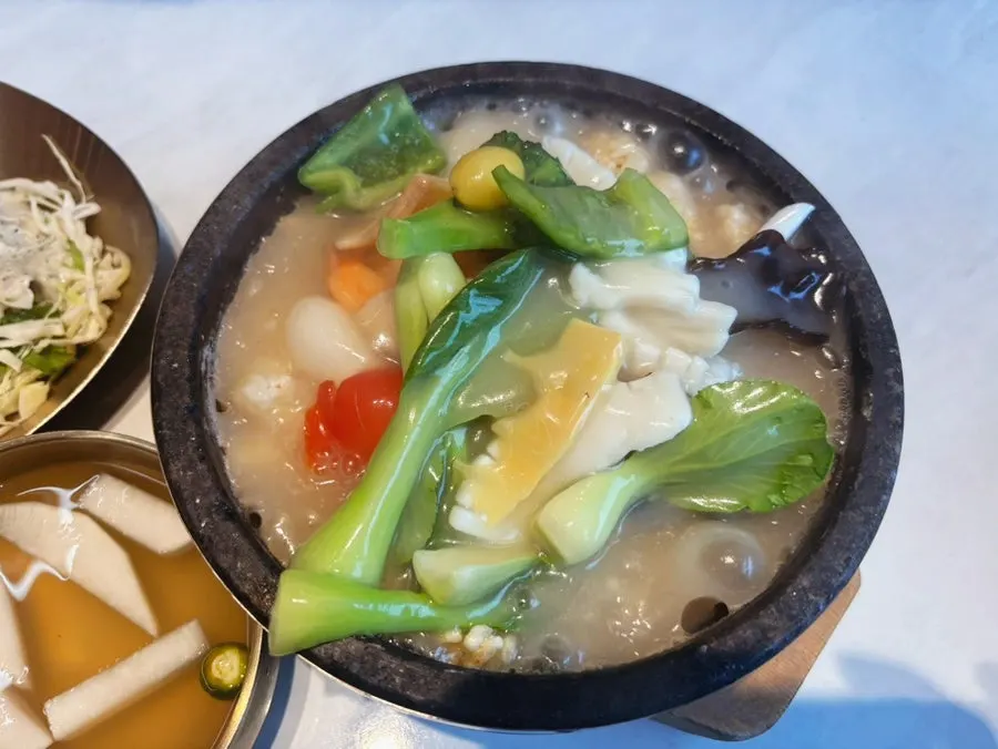 관자와 오징어가 든 해물누룽지탕