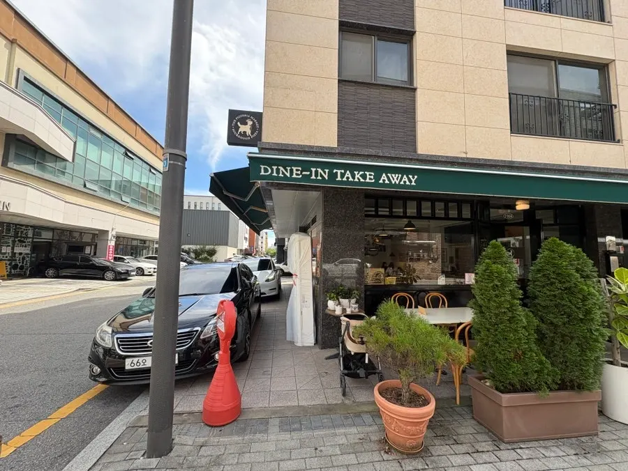 Parking spaces beside The Pizzeria Market Hanam Misa