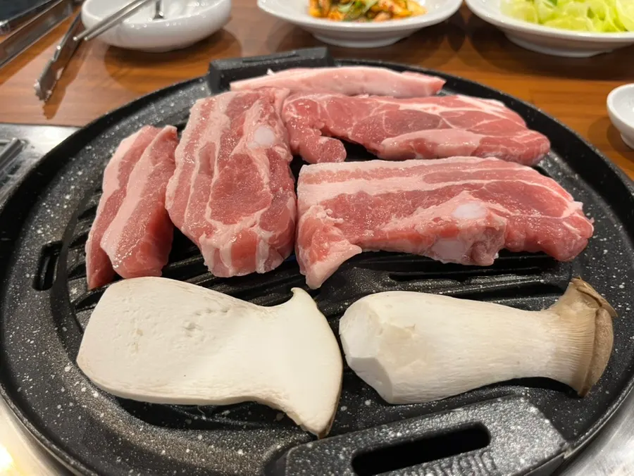 Family meal at Hanmaeum Jeongyuk Sikdang Hanam Misa Branch