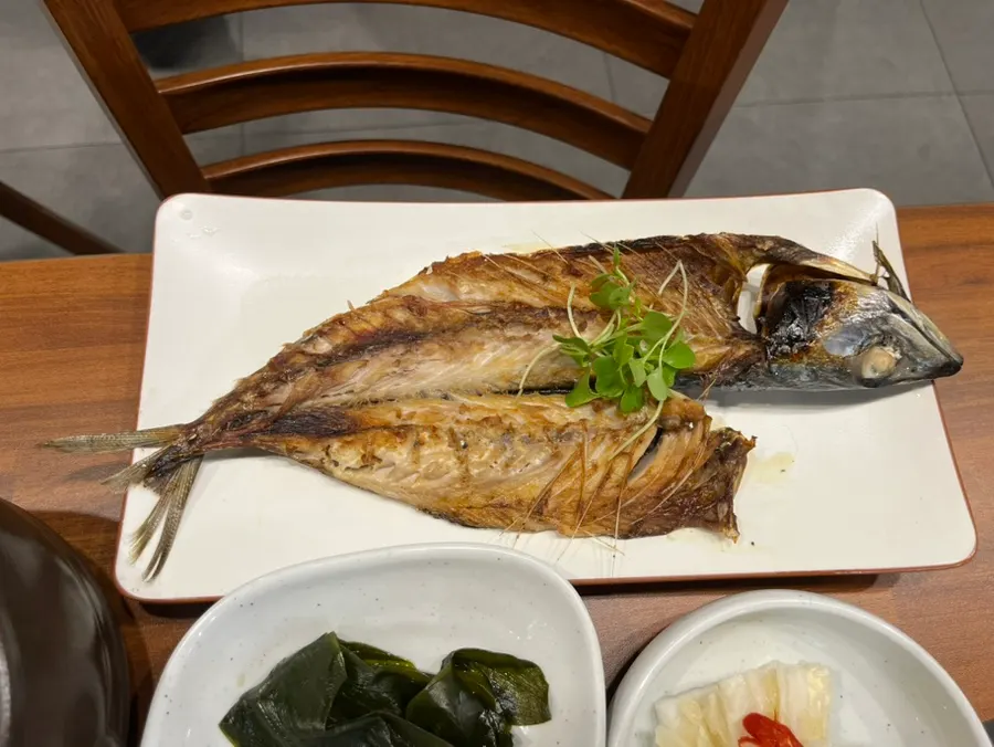 Grilled mackerel served as a side dish