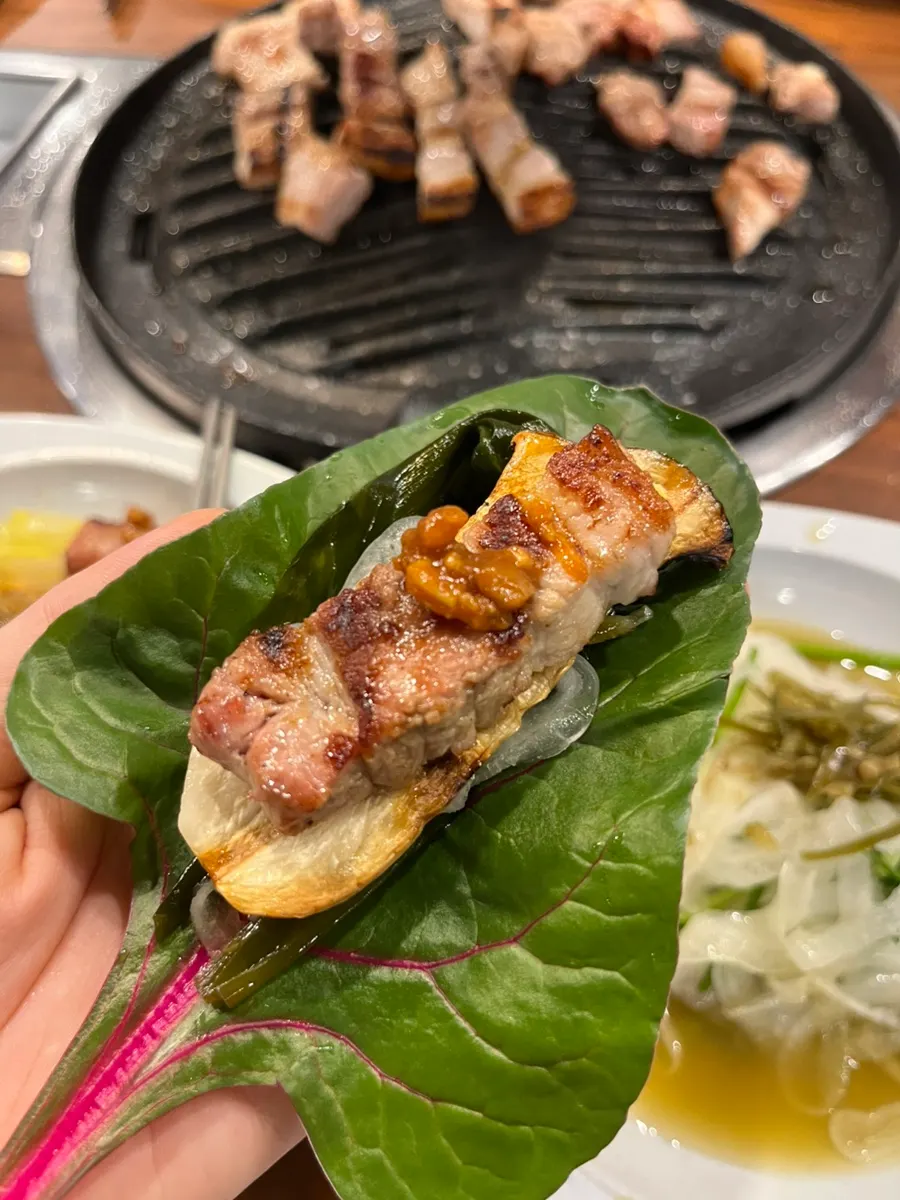 Hanmaeum Jeongyuk Sikdang half-pig platter and grilled fish side dishes in Hanam Misa