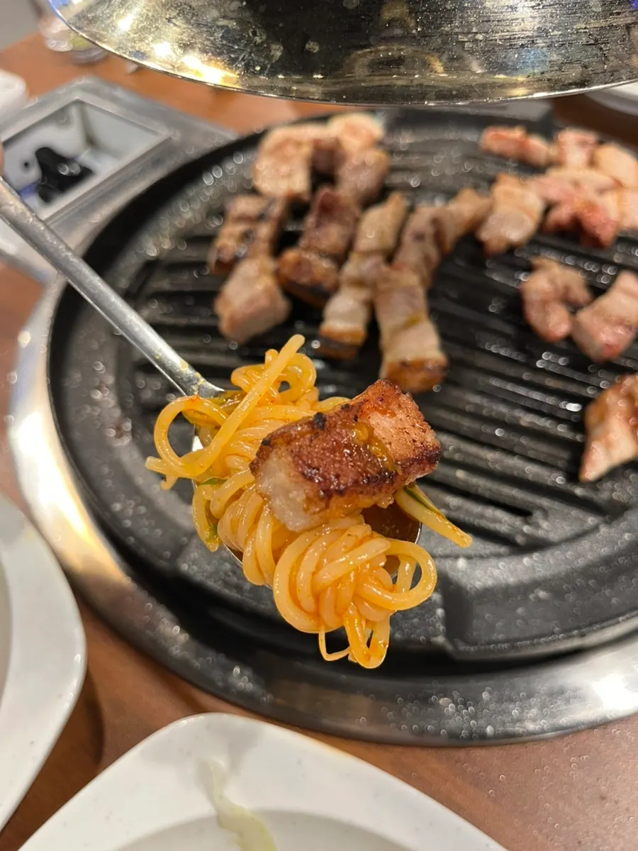 Hanmaeum Jeongyuk Sikdang half-pig platter and grilled fish side dishes in Hanam Misa