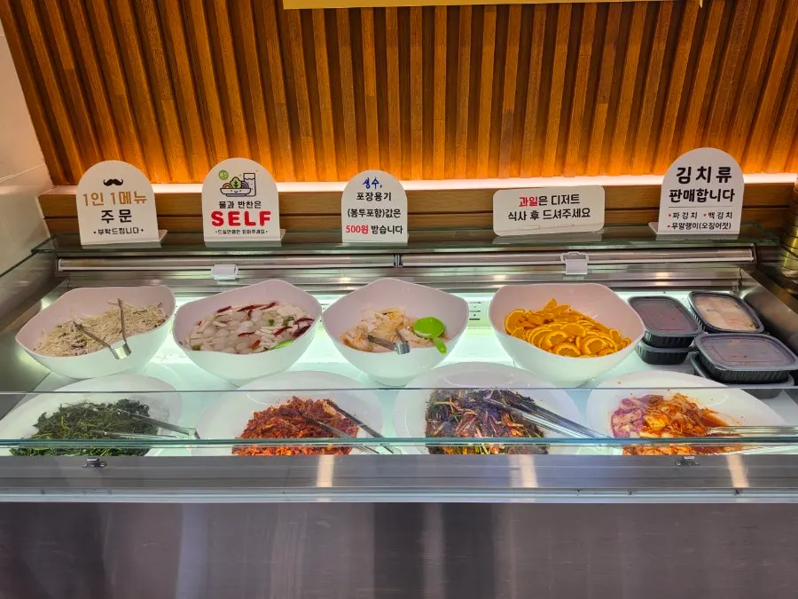 Self-serve side dish bar with dessert fruit