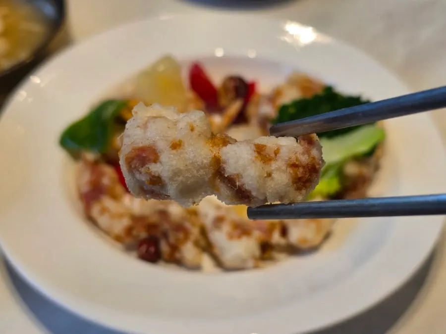 Crispy fried fresh tenderloin tangsuyuk