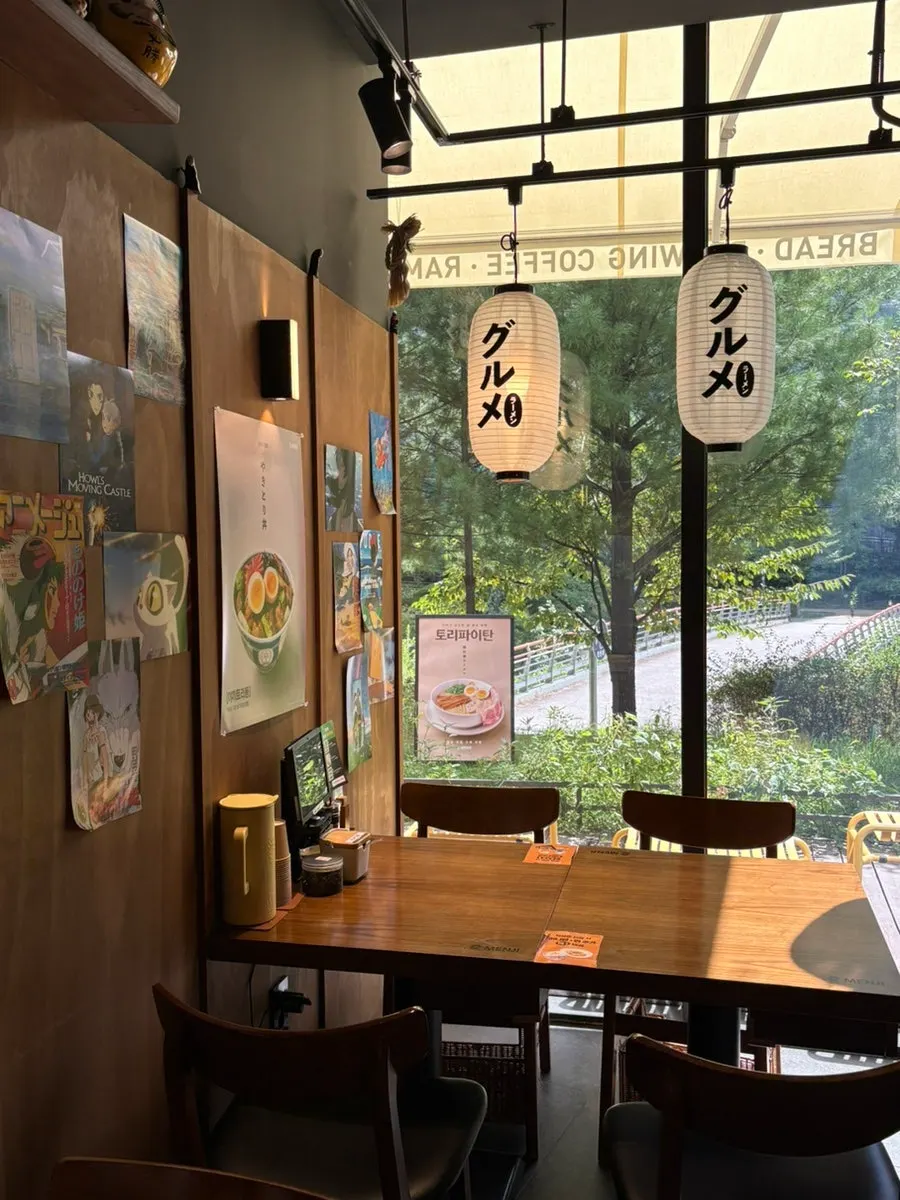Japanese-style interior of Menji Hanam Misa Branch