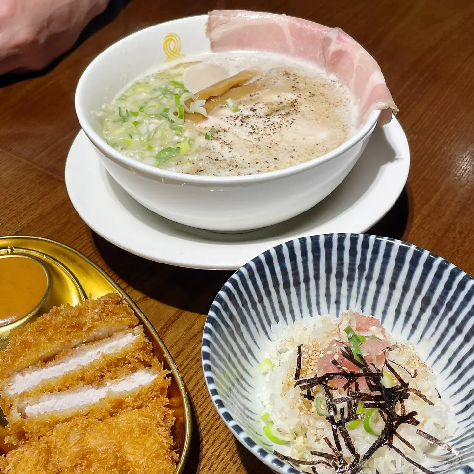 멘지 밥+라멘 세트 상차림