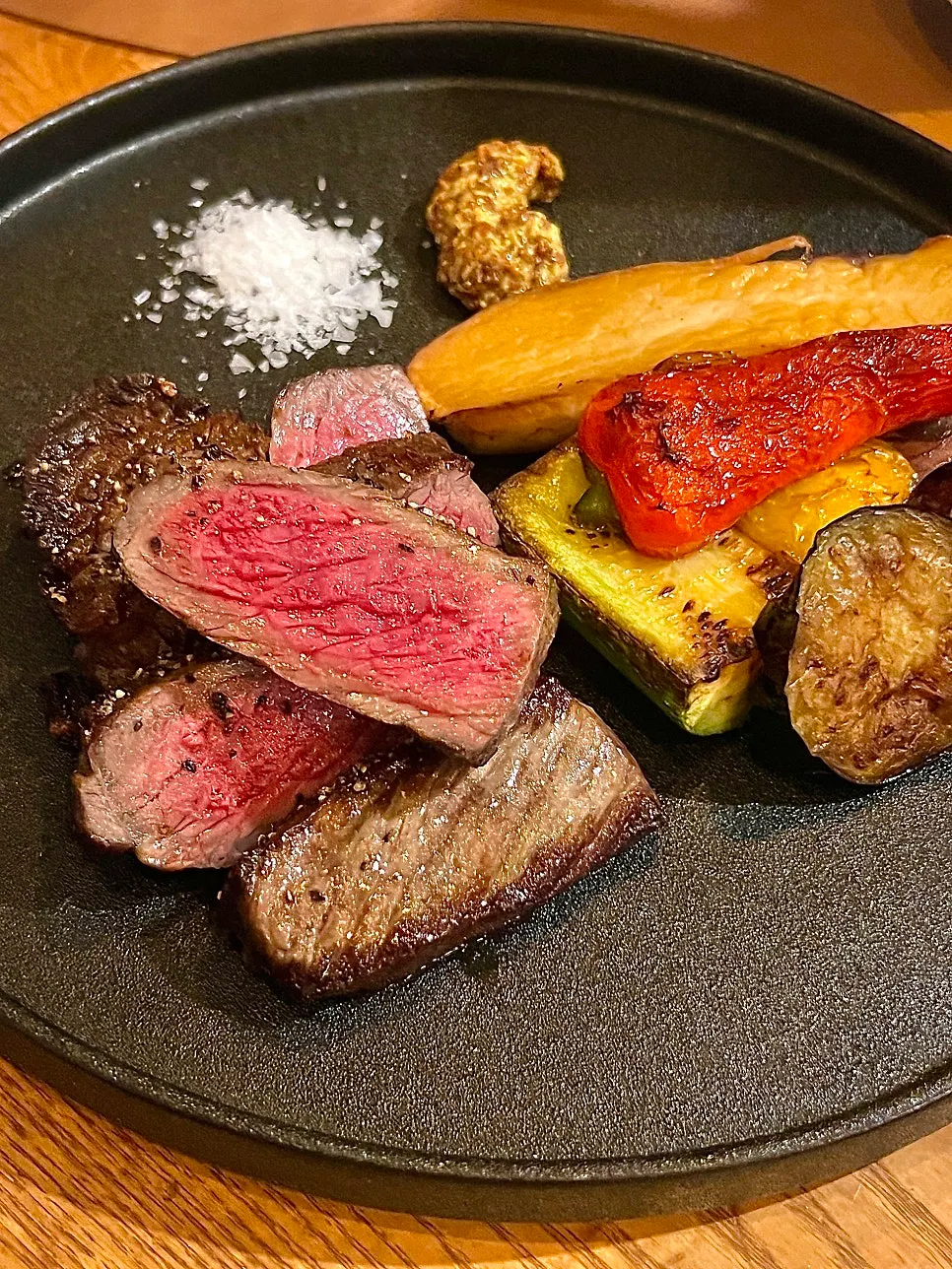 Steak served with grilled red onion and bell pepper