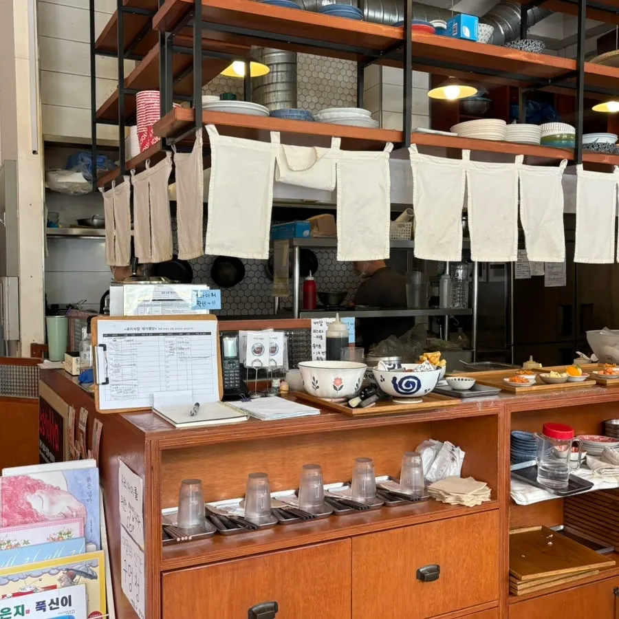 Cute detailed interior of Roi Sikdang