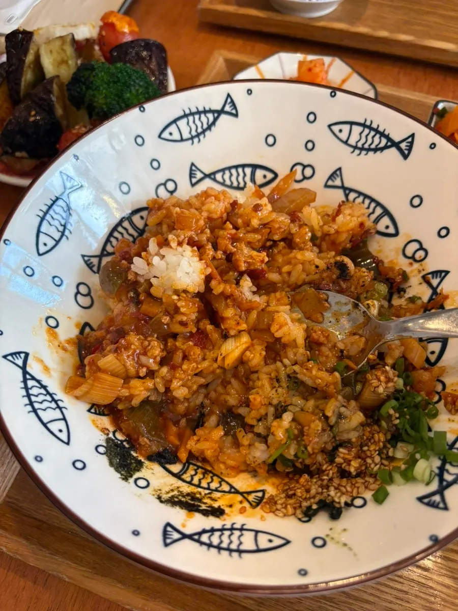 Close-up of the eggplant tempura meat rice bowl