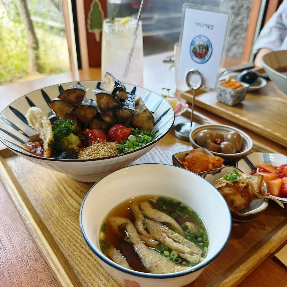 색감이 고운 로이식당 점심 플레이팅