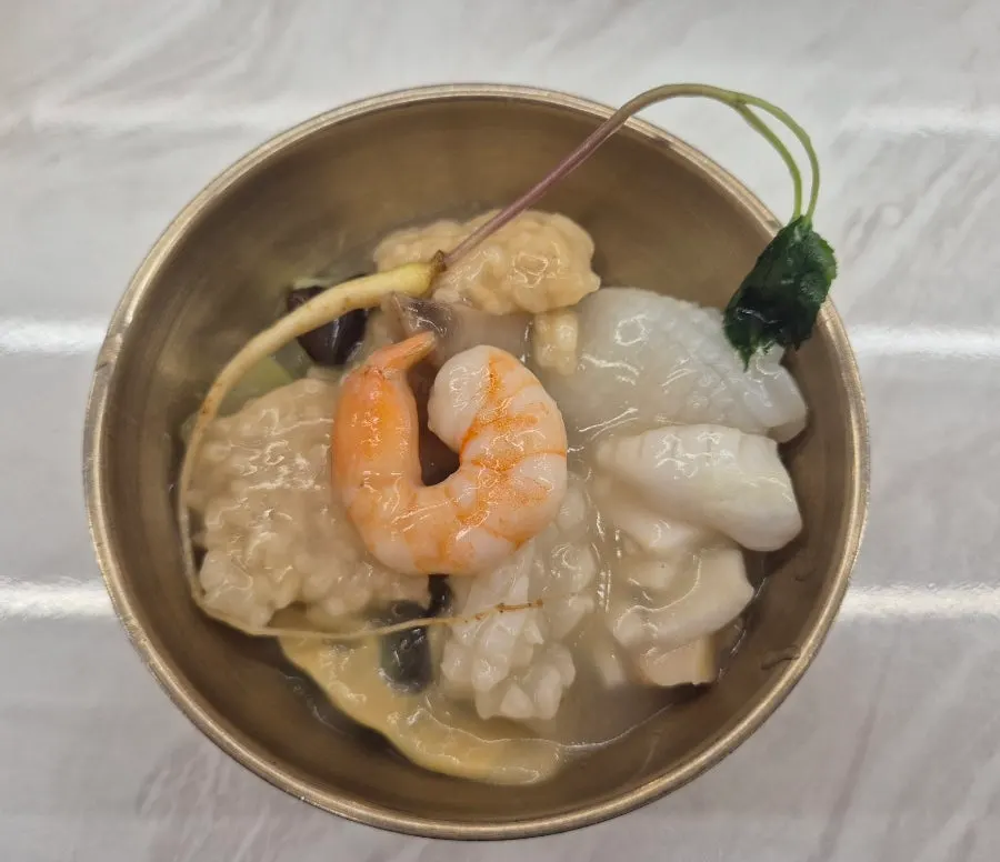 Nurungjitang and a whole ginseng root served in an individual dish