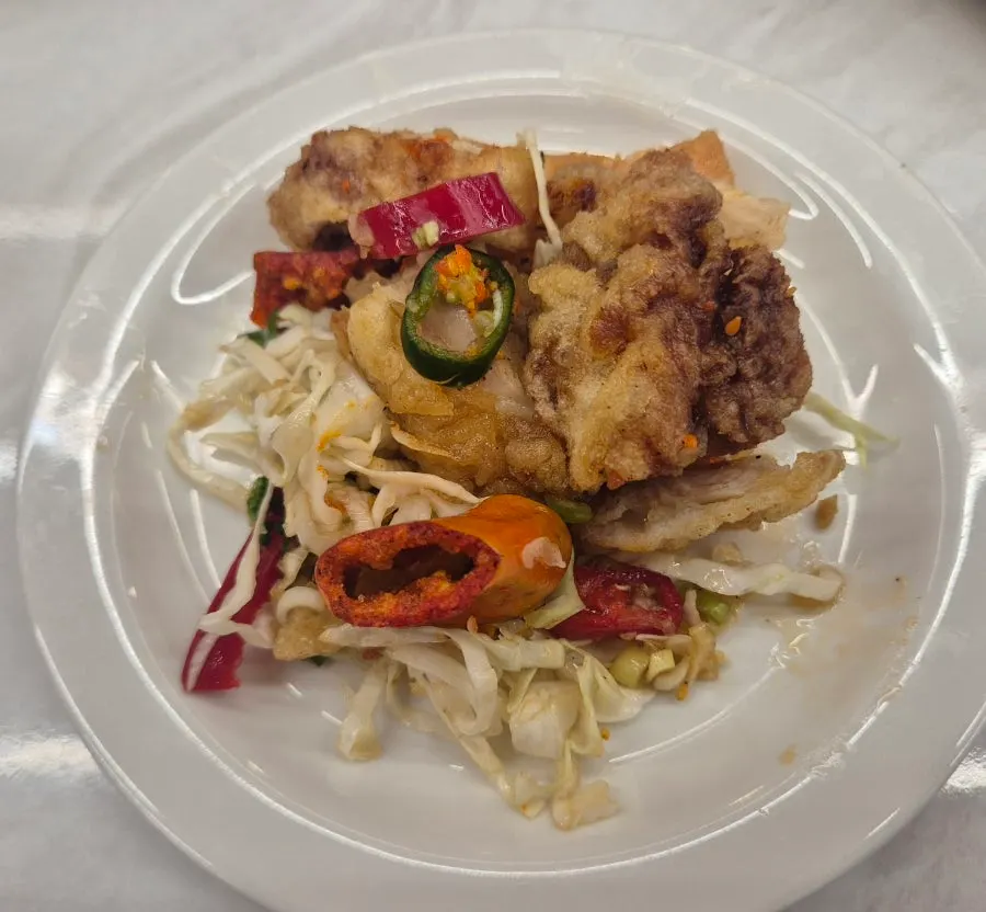 Crispy yurinki topped with vegetables and chili