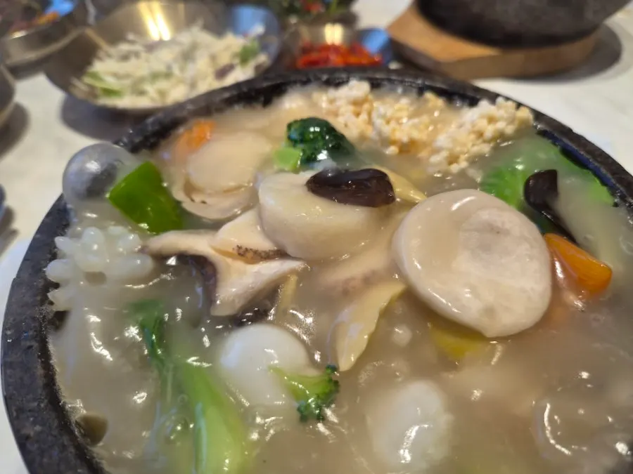 Seafood nurungjitang bubbling hot
