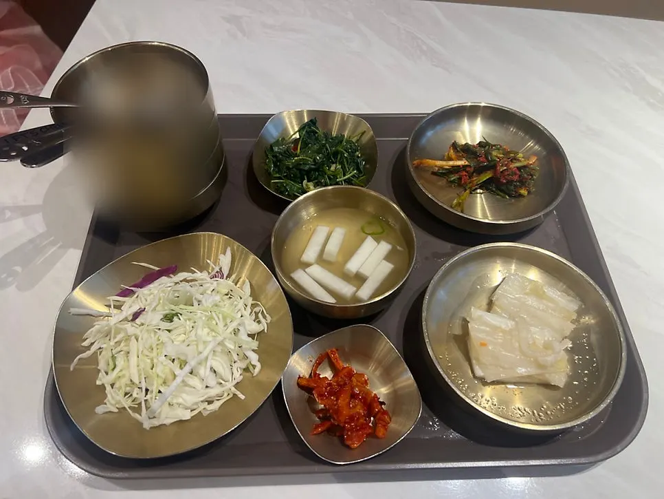 음식을 나르는 서빙 로봇