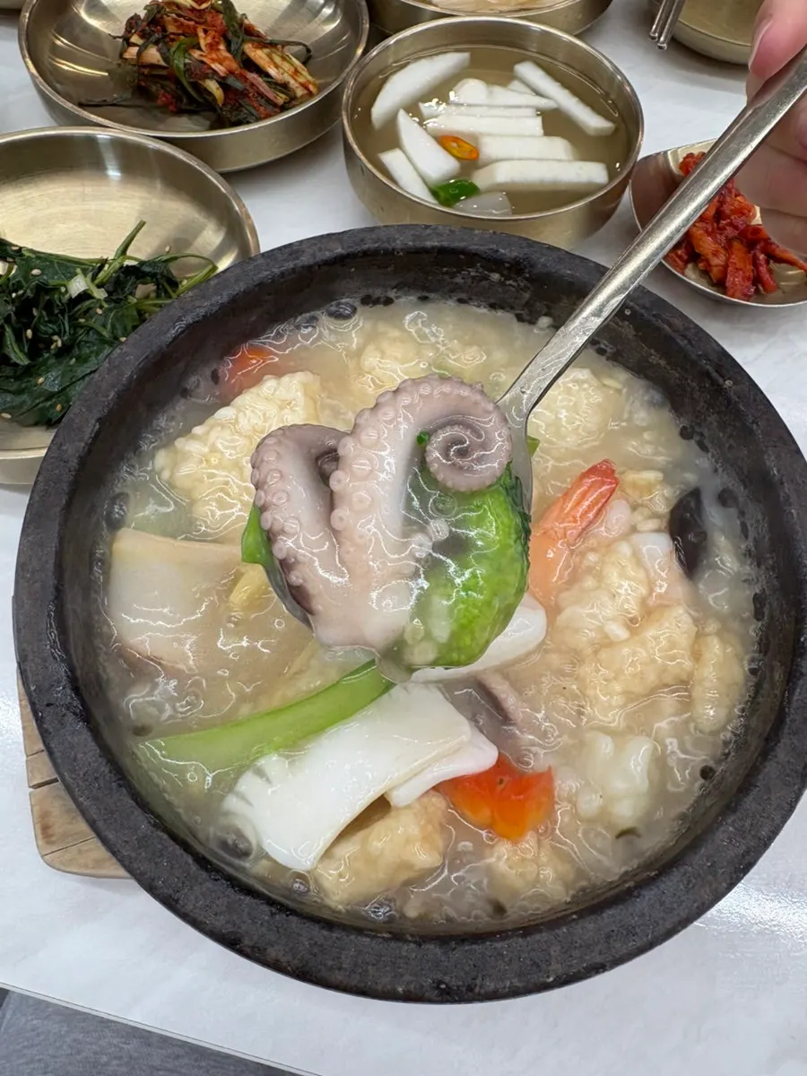 돌솥에서 끓는 해물누룽지탕
