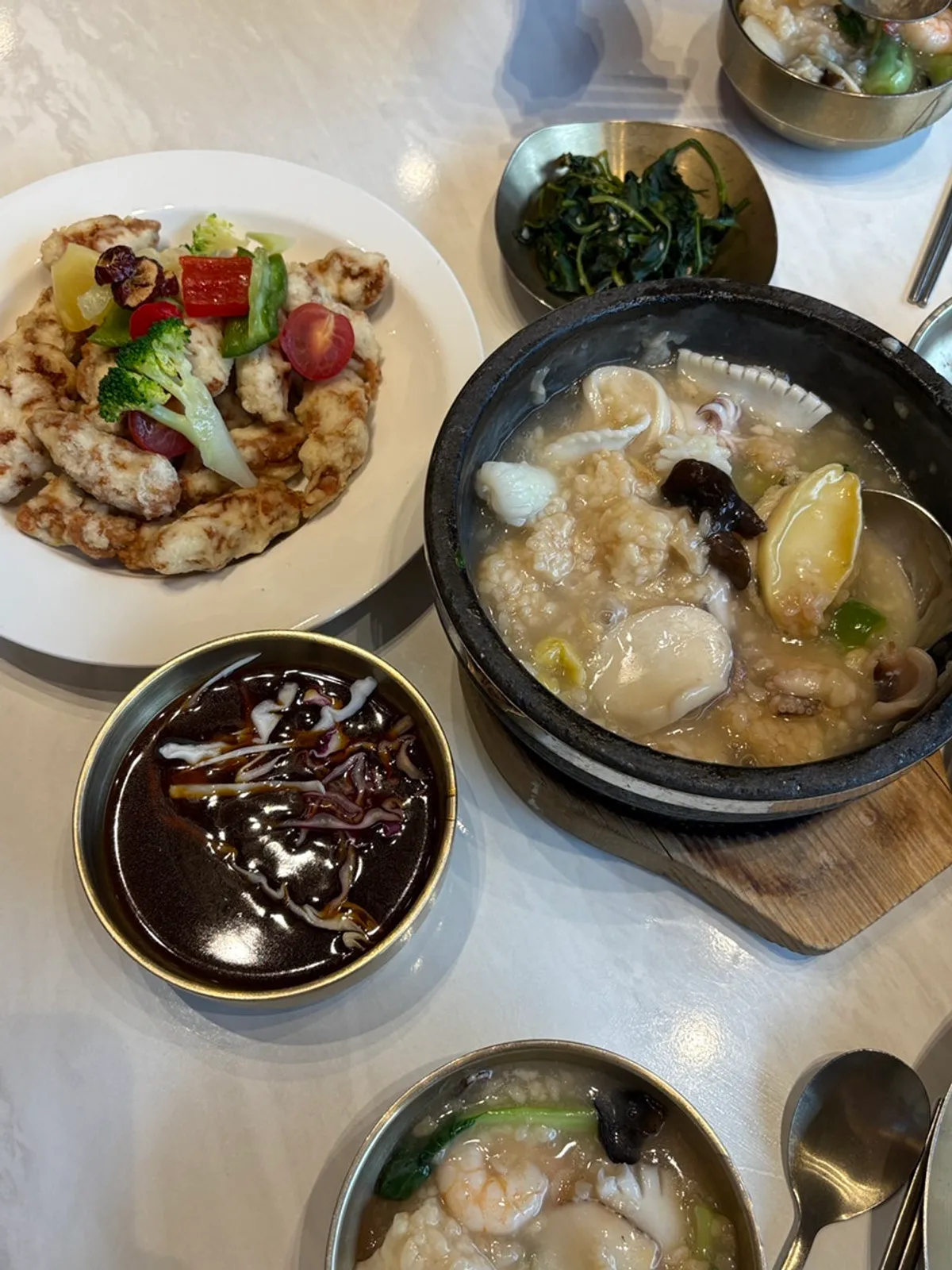 Table setting of seafood nurungjitang at O Hyeongje Hwangje Nurungjitang Hanam Misa Main Branch