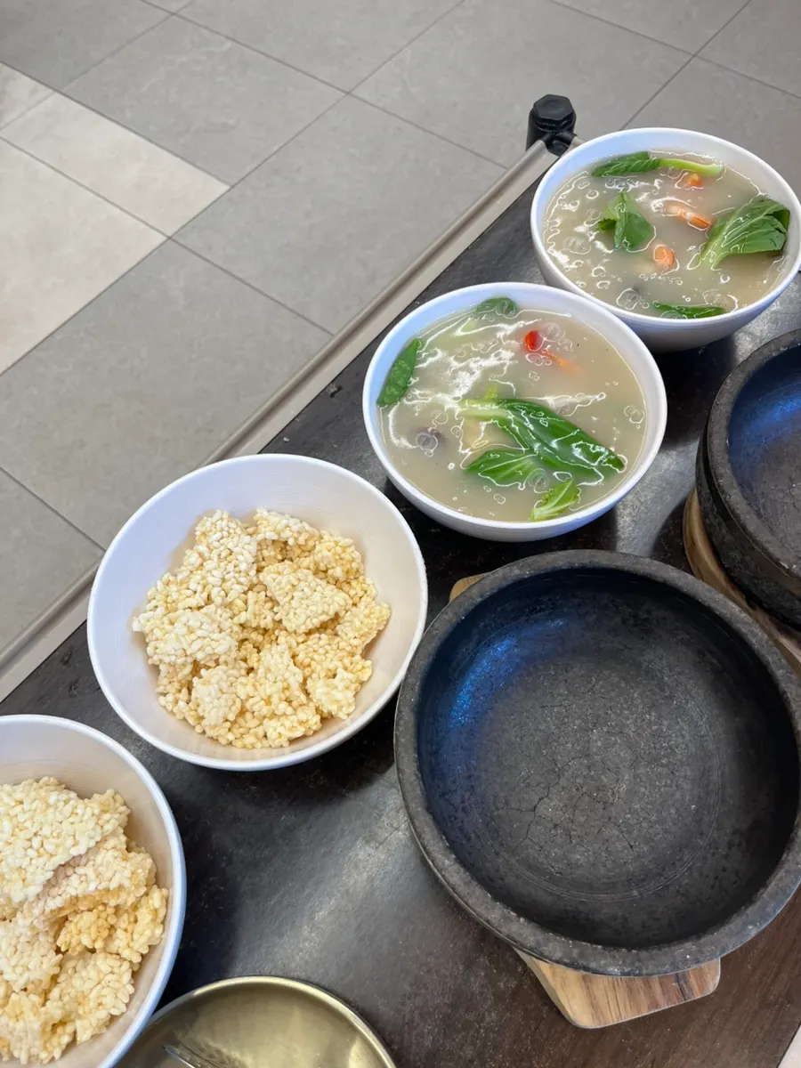 The ordered seafood nurungjitang arriving at the table