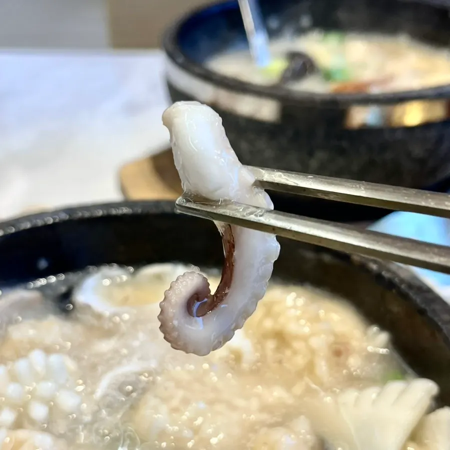 Close-up of rice crust with no oily smell