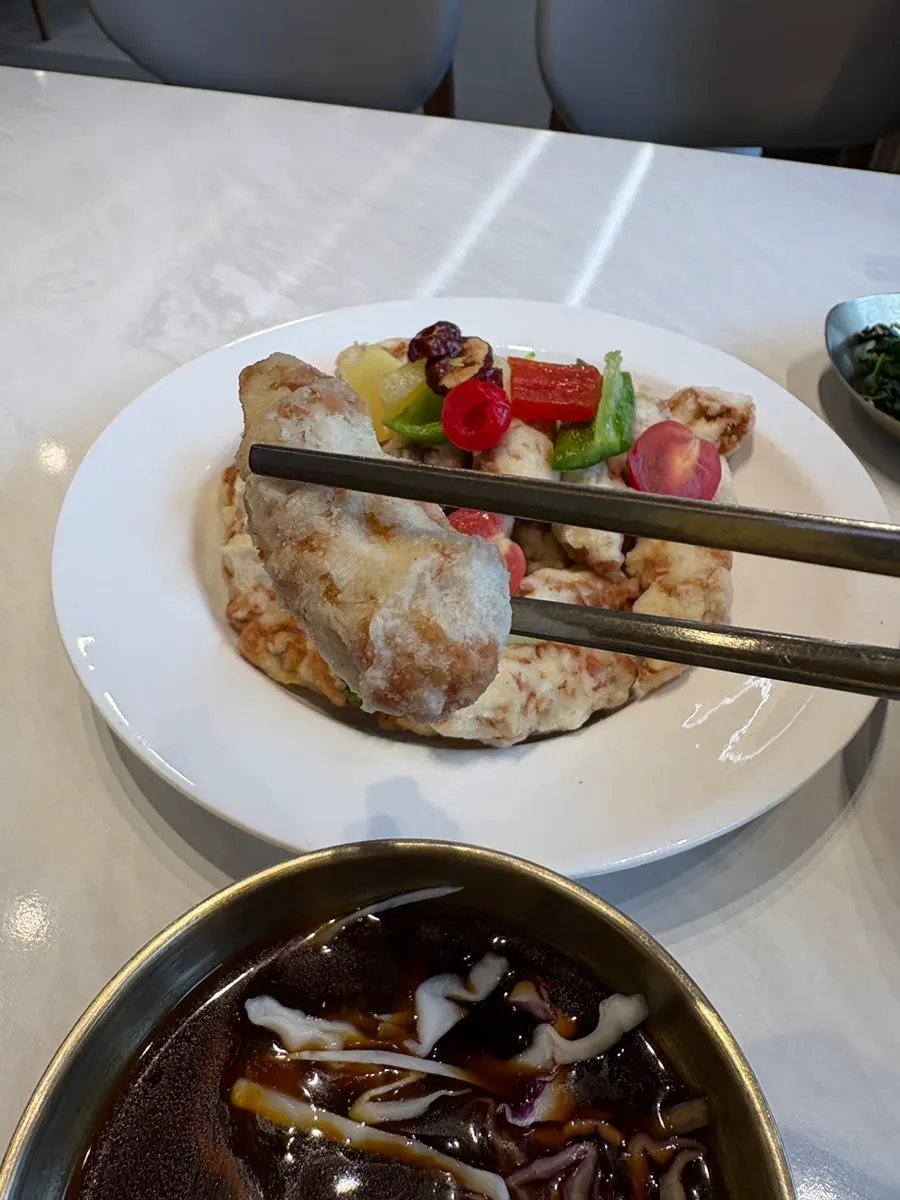 Cross-section of bite-sized fresh tenderloin sweet rice tangsuyuk