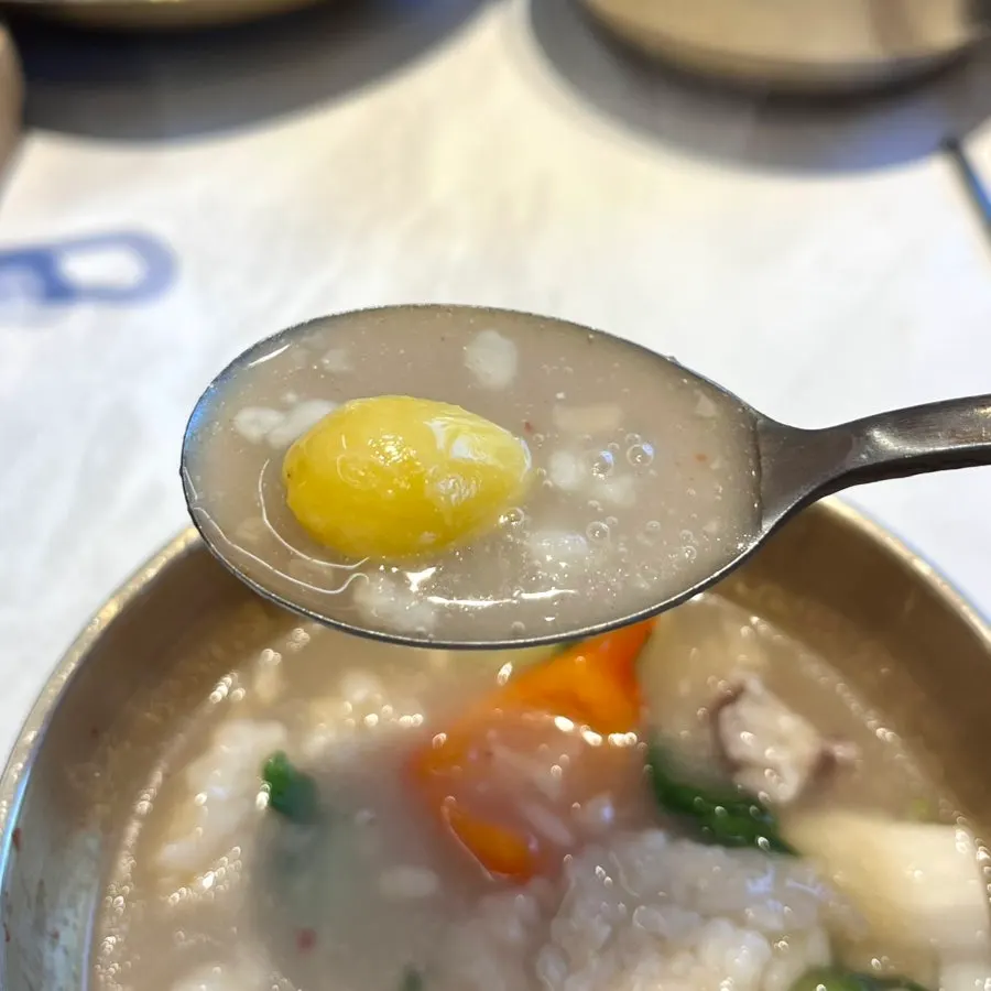 Seafood nurungjitang mixed with assorted vegetables