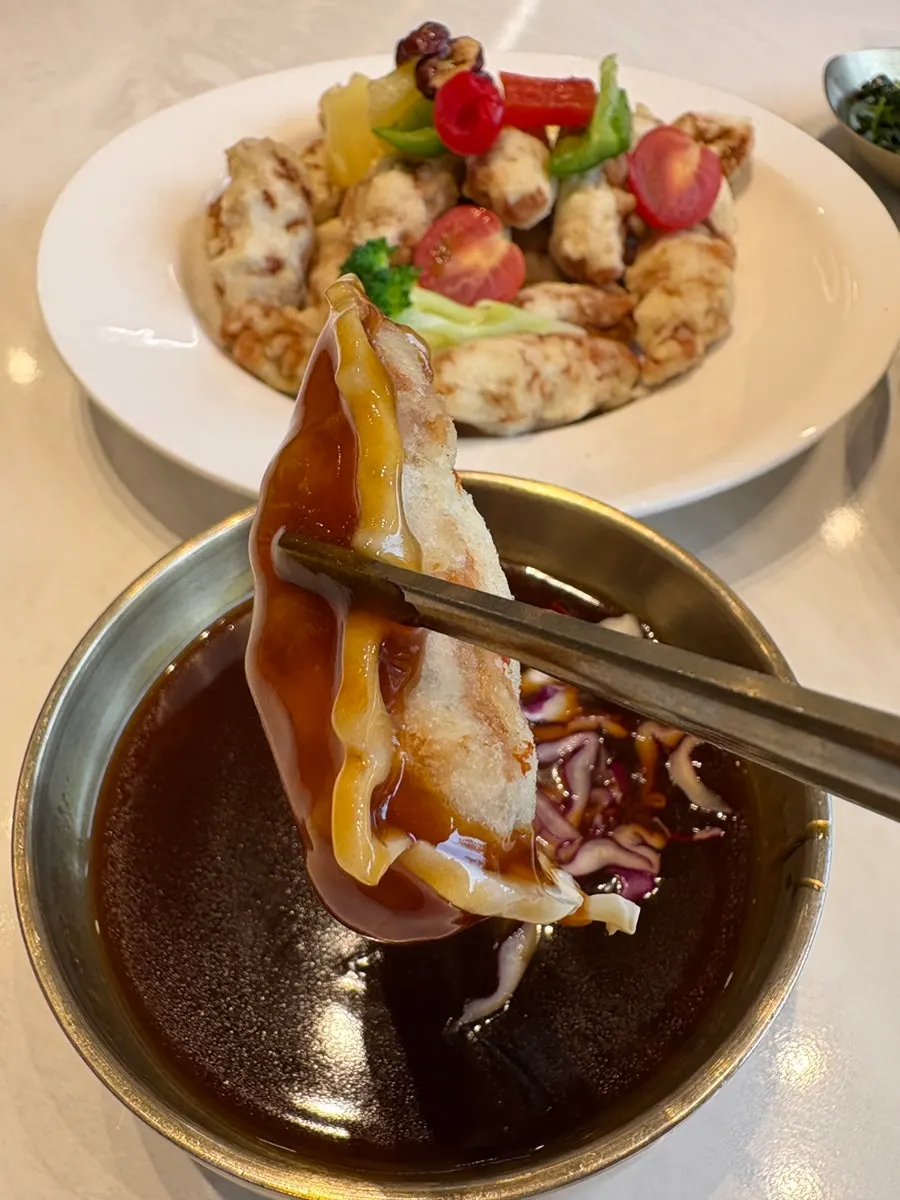 Eating nurungjitang and tangsuyuk alternately during the meal