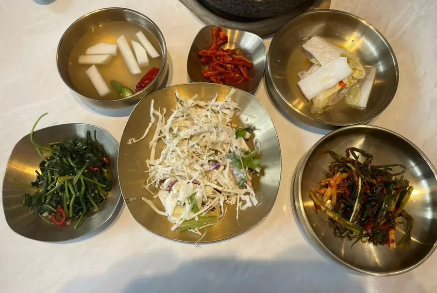 A varied basic table setting