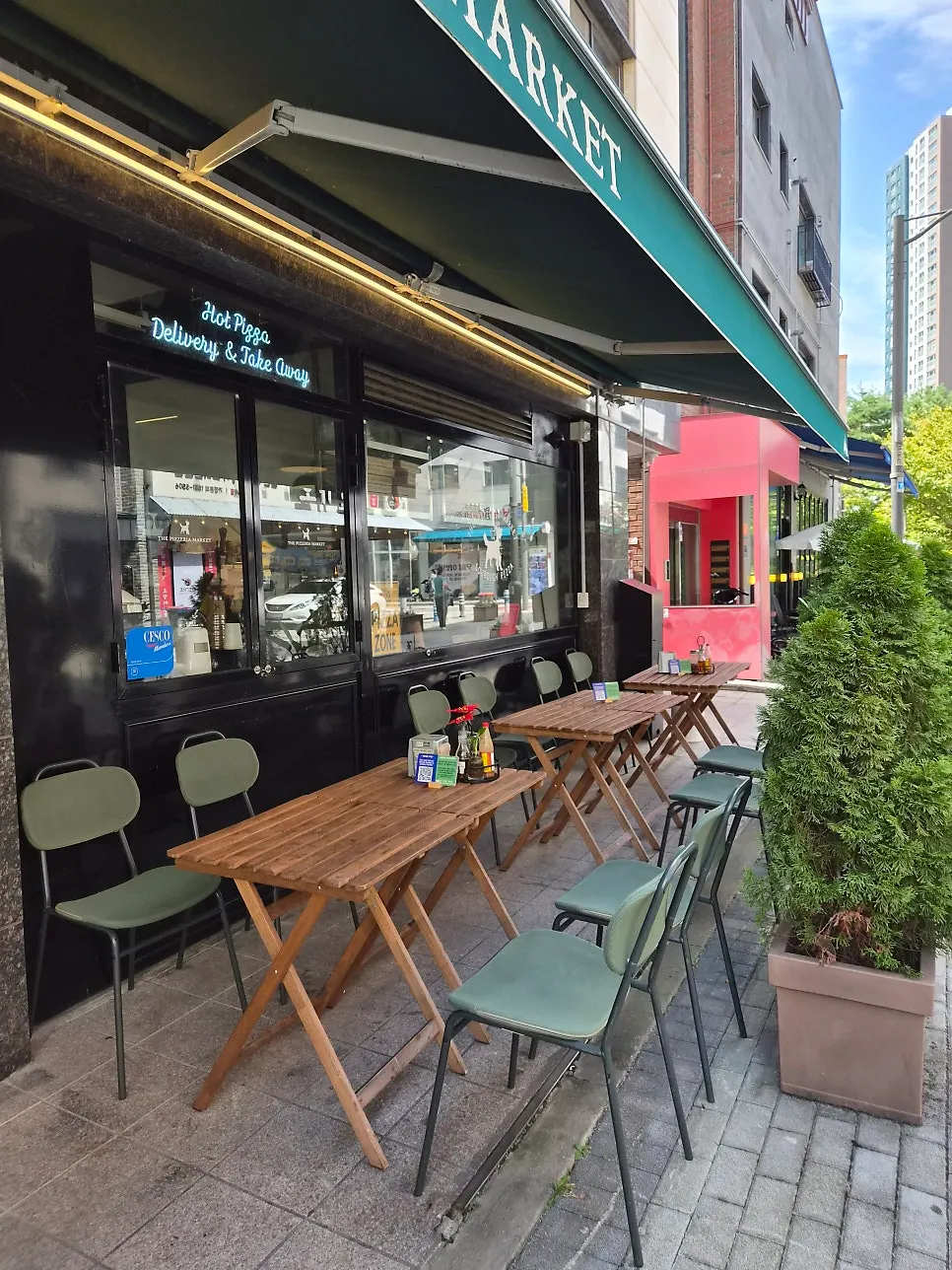 Outdoor terrace at The Pizzeria Market