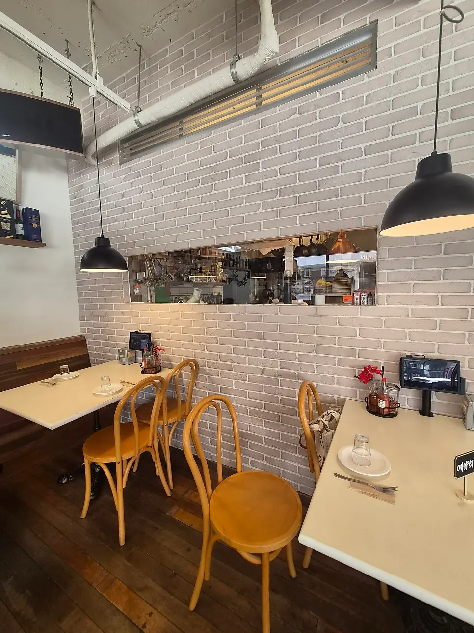 Varied indoor seating with high chairs
