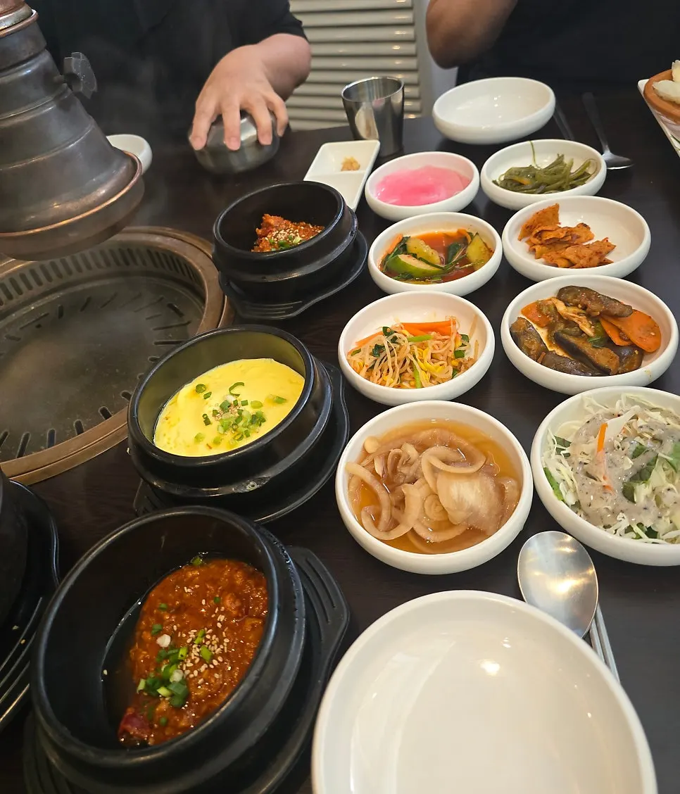 빠르게 차려진 쌈밥 한 상 차림