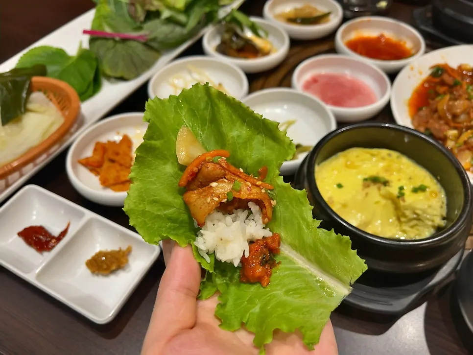 돌쇠쌈밥 제육볶음 쌈밥정식 전체 상차림