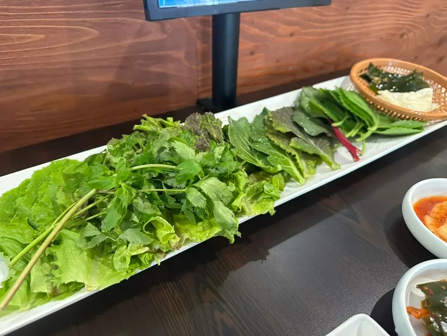 돌쇠쌈밥 메뉴판, 제육쌈밥과 돼지갈비 소불고기