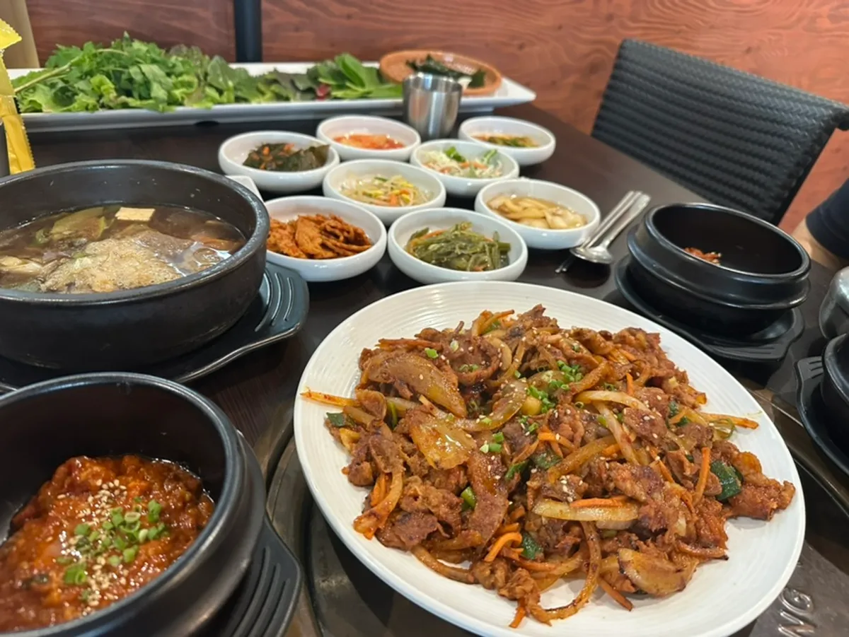 제육쌈밥 2인 한 상 전체 상차림