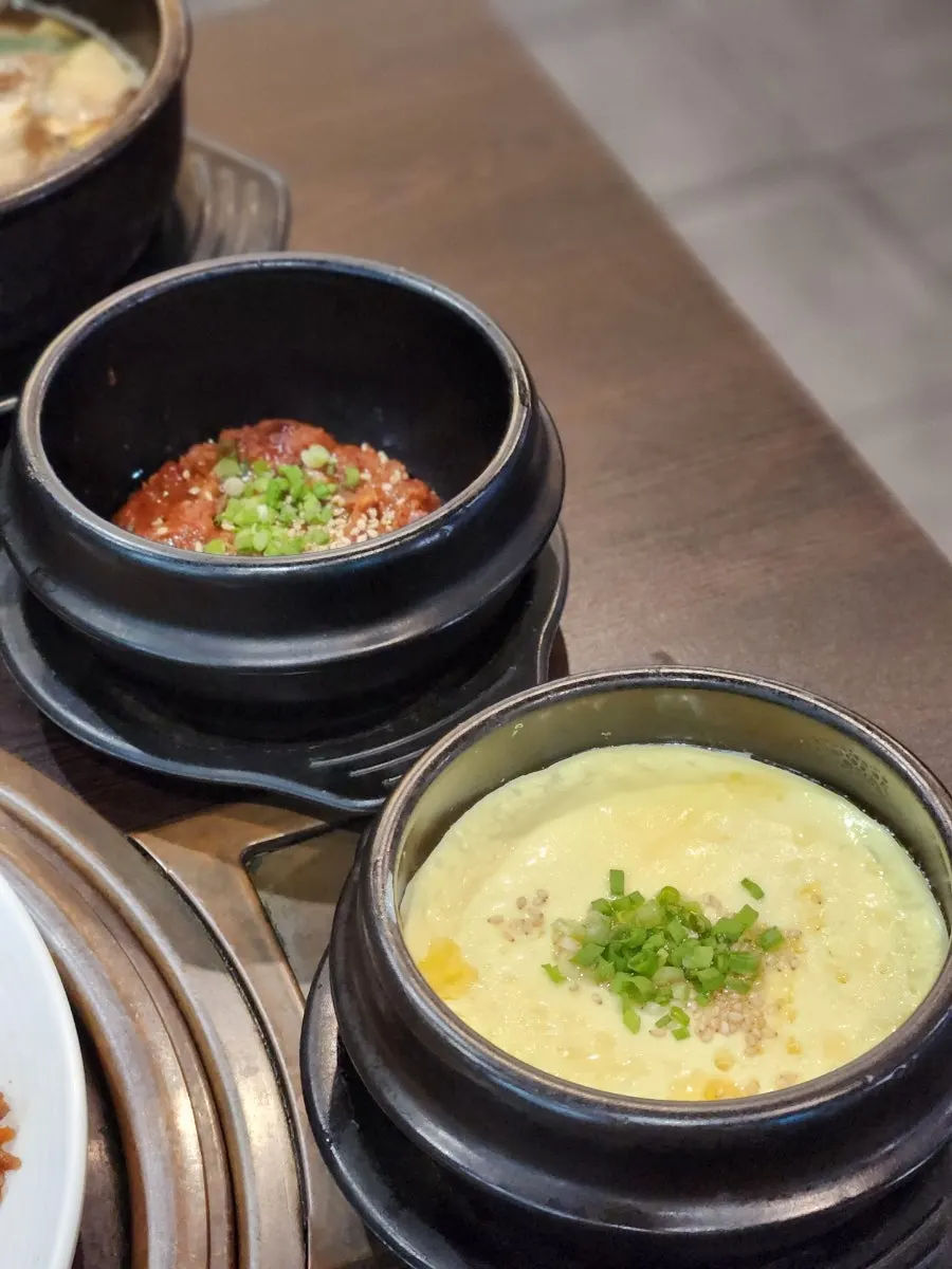 상 가득 차려진 밑반찬