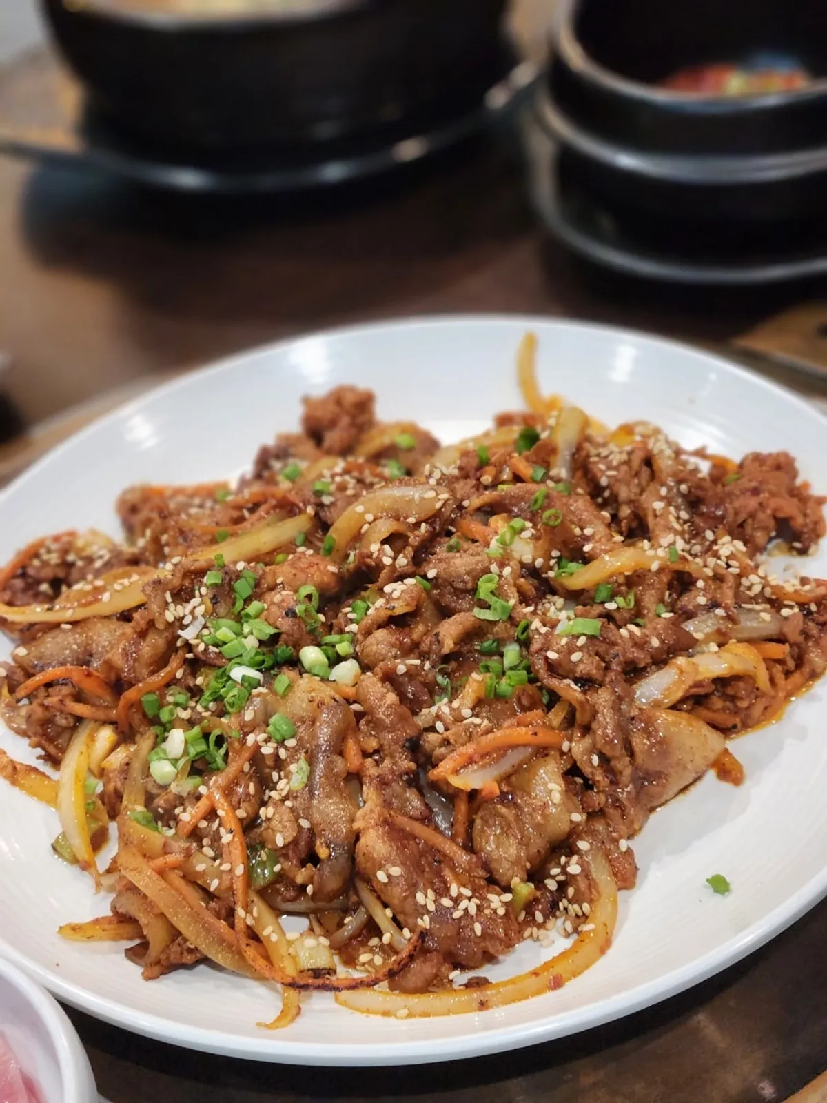 푸짐하게 담긴 제육볶음
