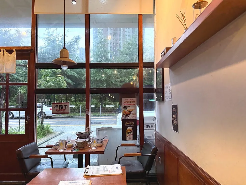 Bahagian luar Roi Sikdang Hanam Misa Main Branch