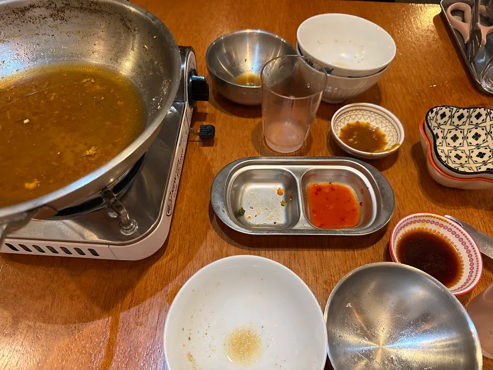 Meja Roi Sikdang selepas selesai makan