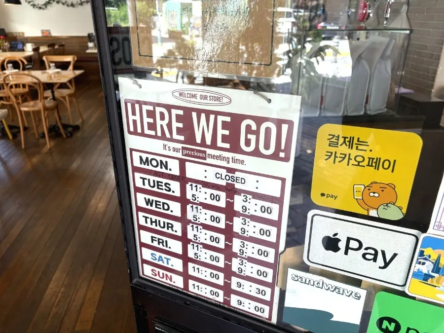 테라스 테이블과 의자 배치