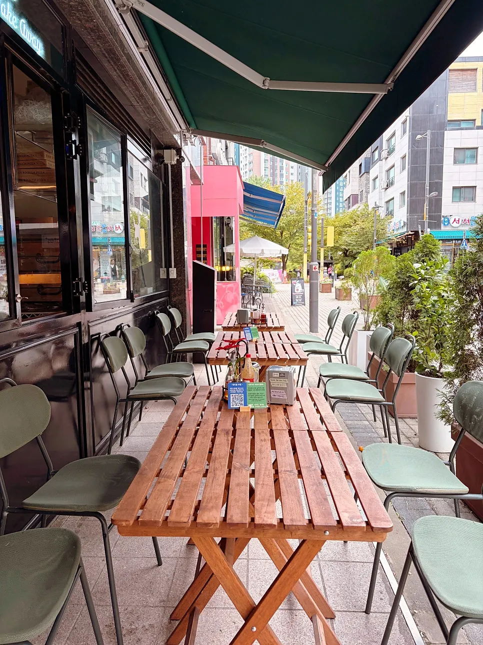 Terrace pizza dining information