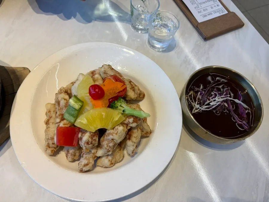 Close-up of crispy-battered fresh tenderloin tangsuyuk