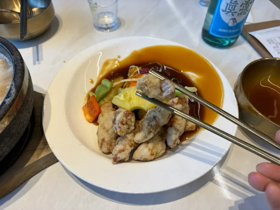 A glass of drink paired with the seafood nurungjitang