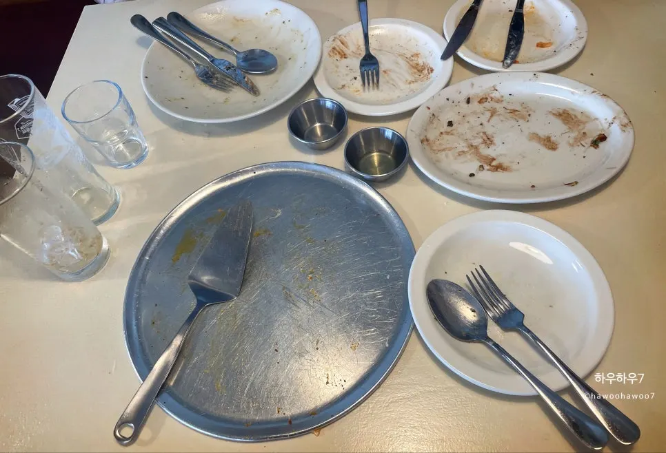 Table set with both pizza and pasta