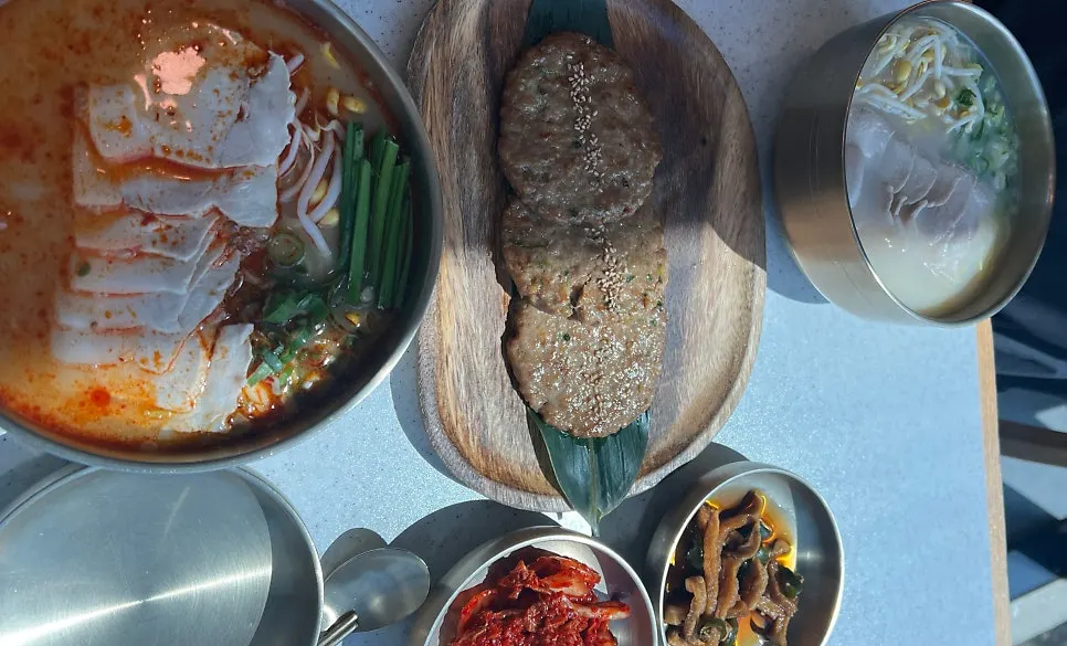 가게 앞쪽 주차 공간