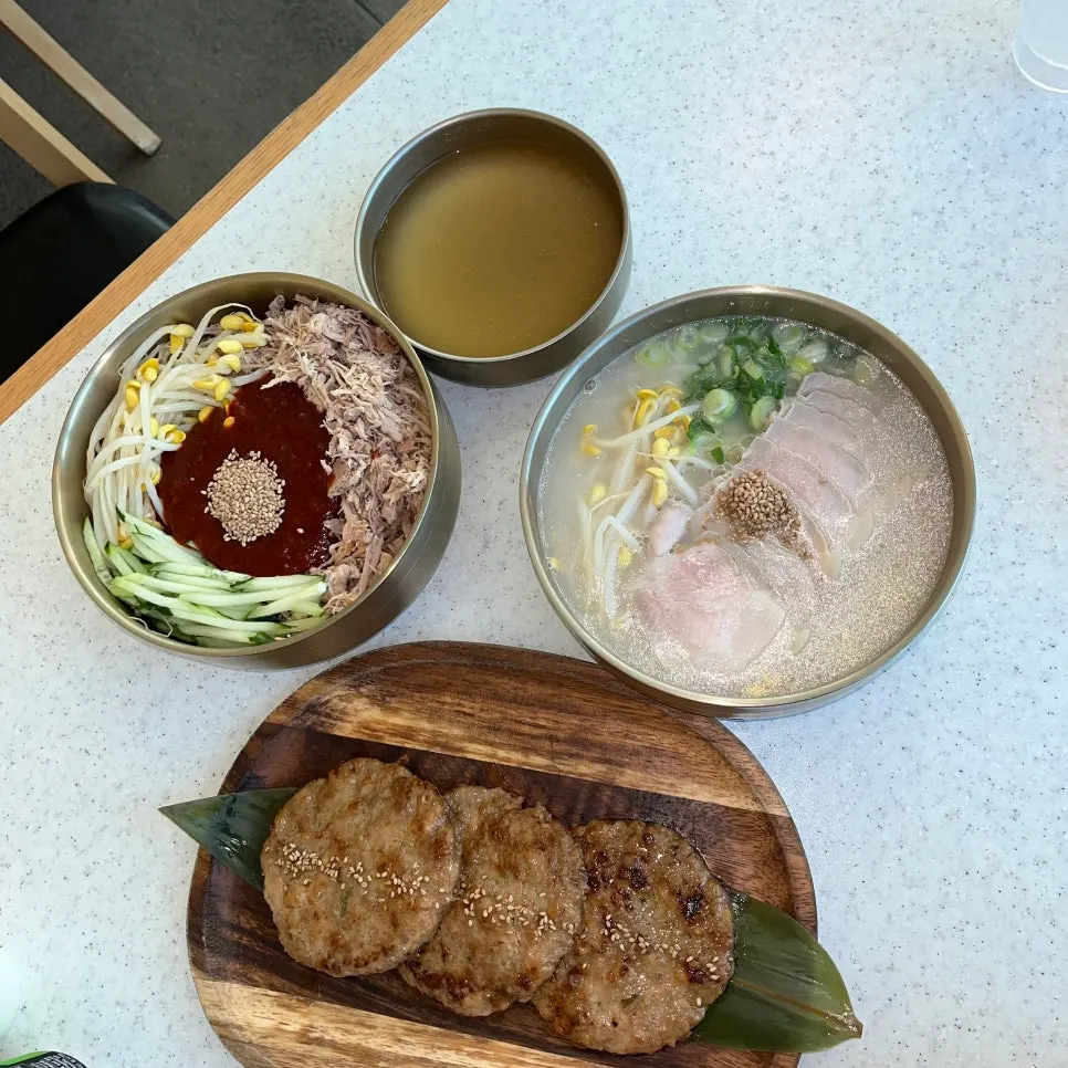 Table at Handam Guksu Gwakji Aewol Branch after finishing the meal