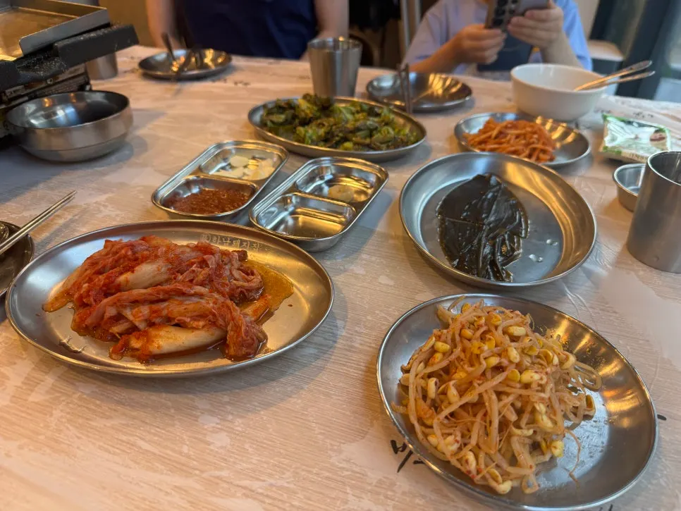 하남돼지집 석계점 건물 옆 주차 공간