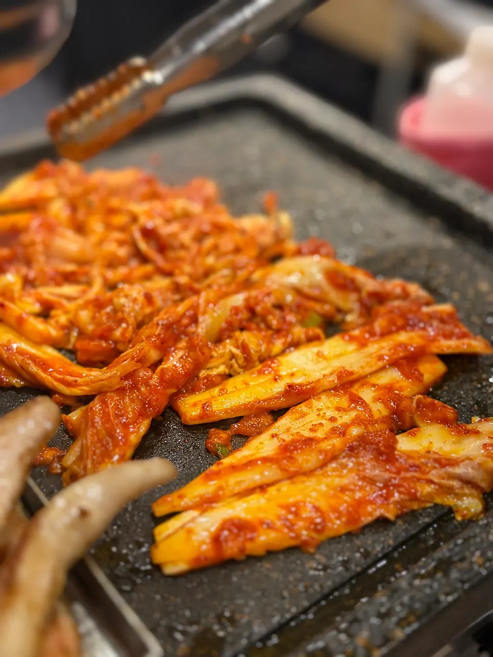 다 구워져 먹기 좋게 잘린 고기
