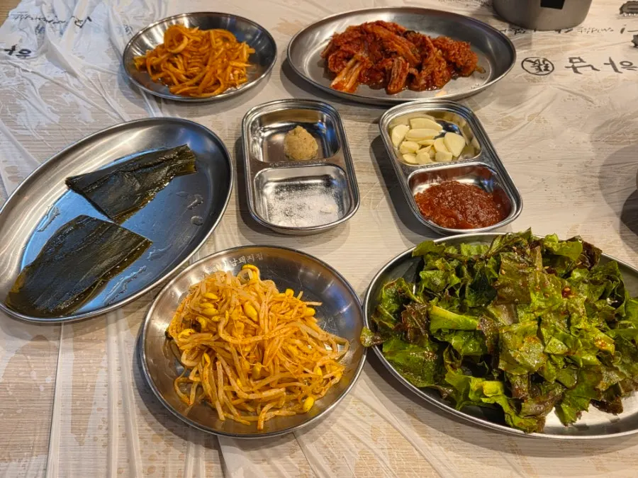 Table set with the basic side dishes
