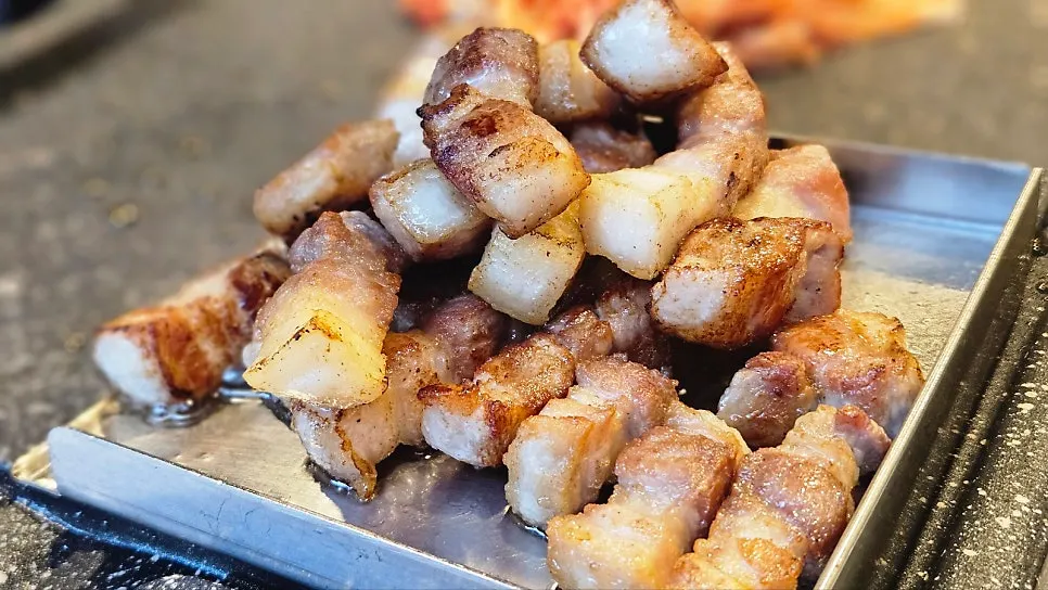 함께 구워지는 김치